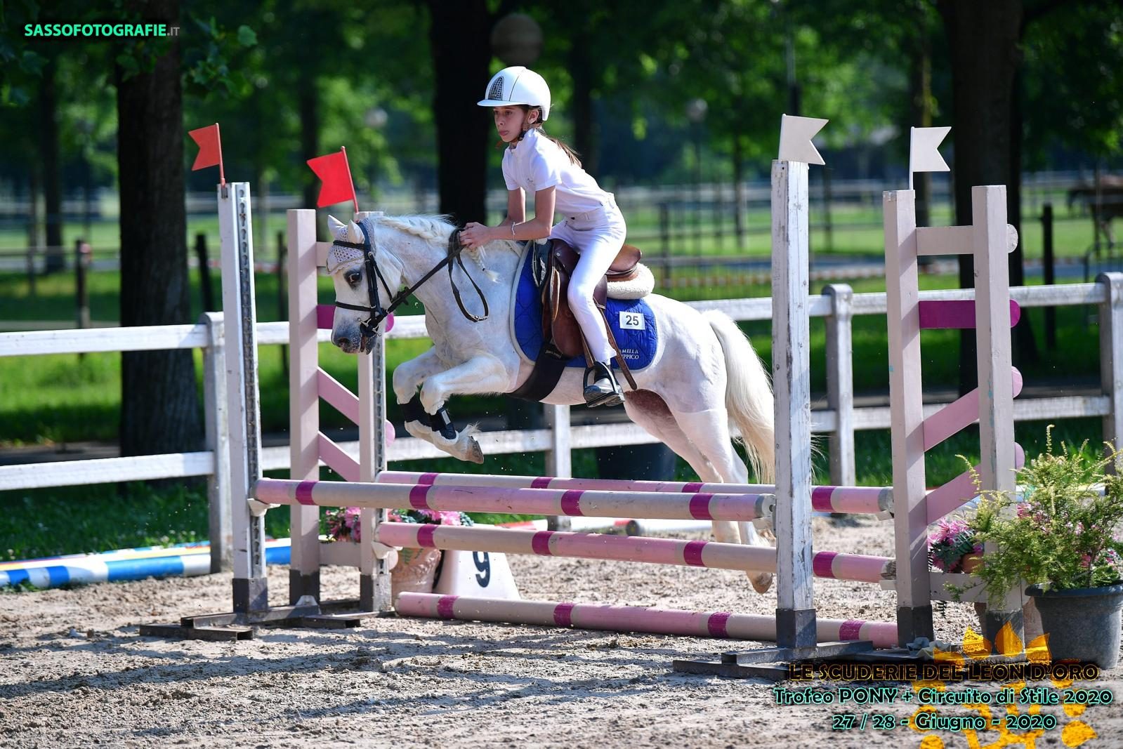 Trofeo Pony e Circuito di Stile: il pony in volo sull'ostacolo
